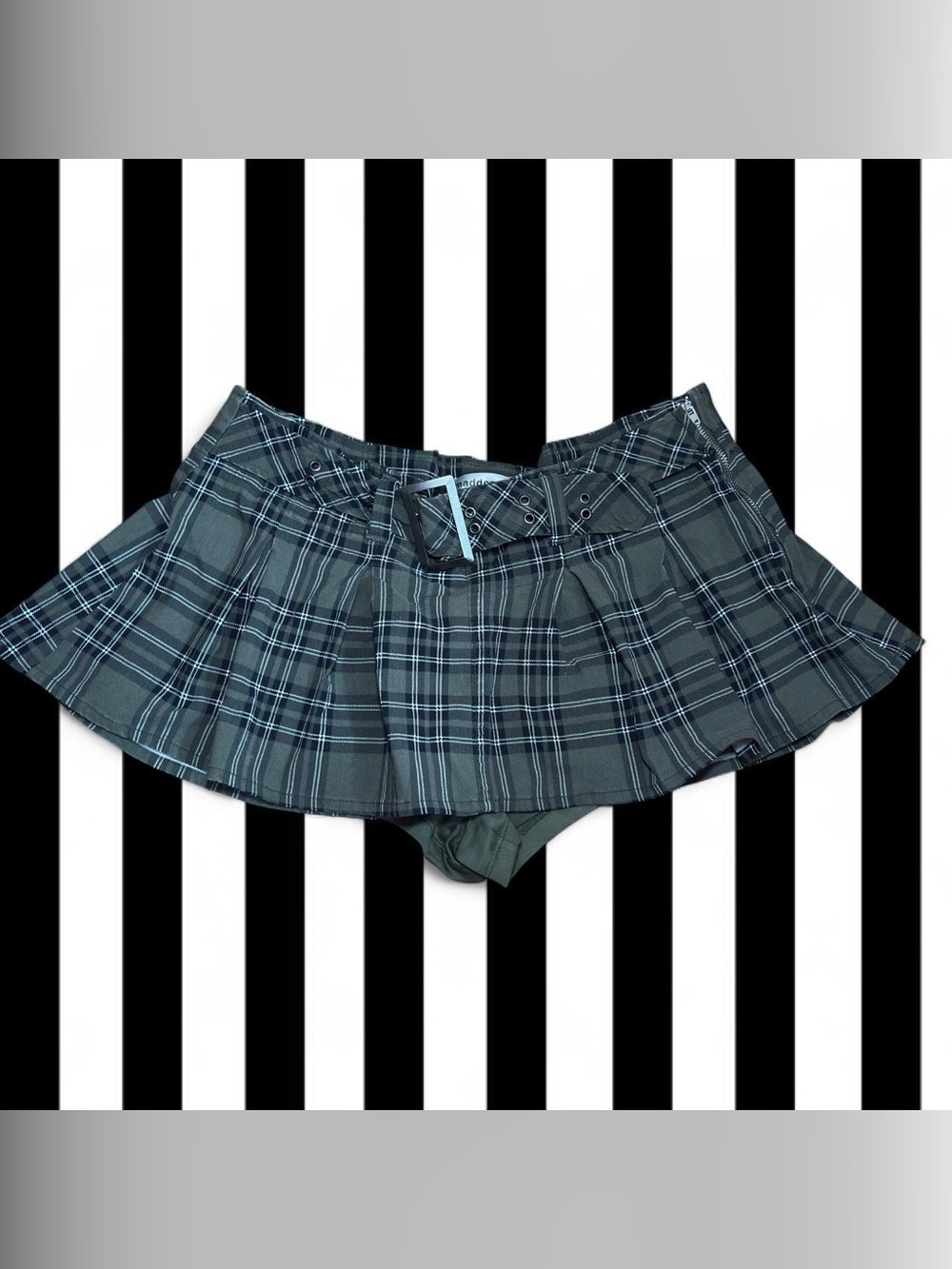 Women’s Madden Girl green plaid mini micro skirt with built in shorts - Size XL